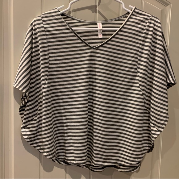 Short, Cropped Style Top - Picture 3 of 3